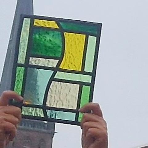 Maak een eenvoudig glas-in-lood raampje.
