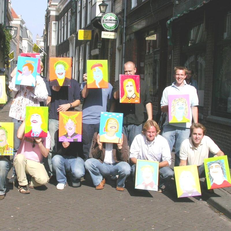 Workshop portret schilderen in de  stijl van Andy Warhol in het Hofkwartier van Den Haag centrum, Zuid-Holland als bedrijfsuitje of teamuitje, vrijgezellenfeest, familie uitje of zomaar een uitje. — foto 4