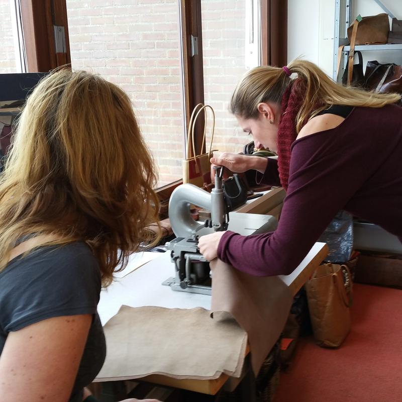 Tas van leer maken — foto 3