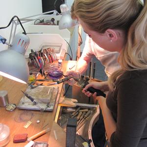 Workshop edelsmeden bij uniek sieraad