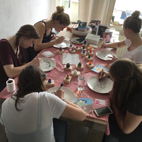 Servies beschilderen