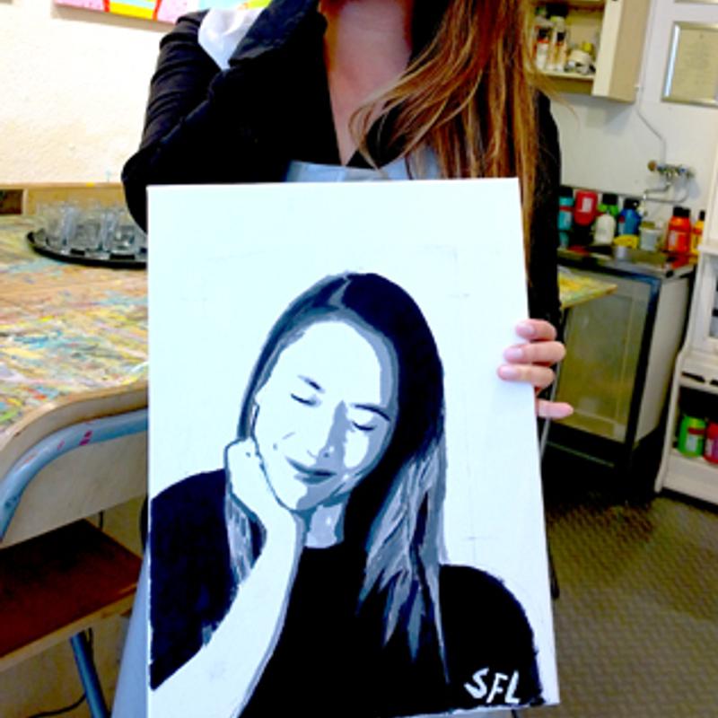 Portret schilderen, workshop in zwart-wit, tof als vrijgezellenfeest, bedrijfsuitje in het centrum den haag, zuid-holland