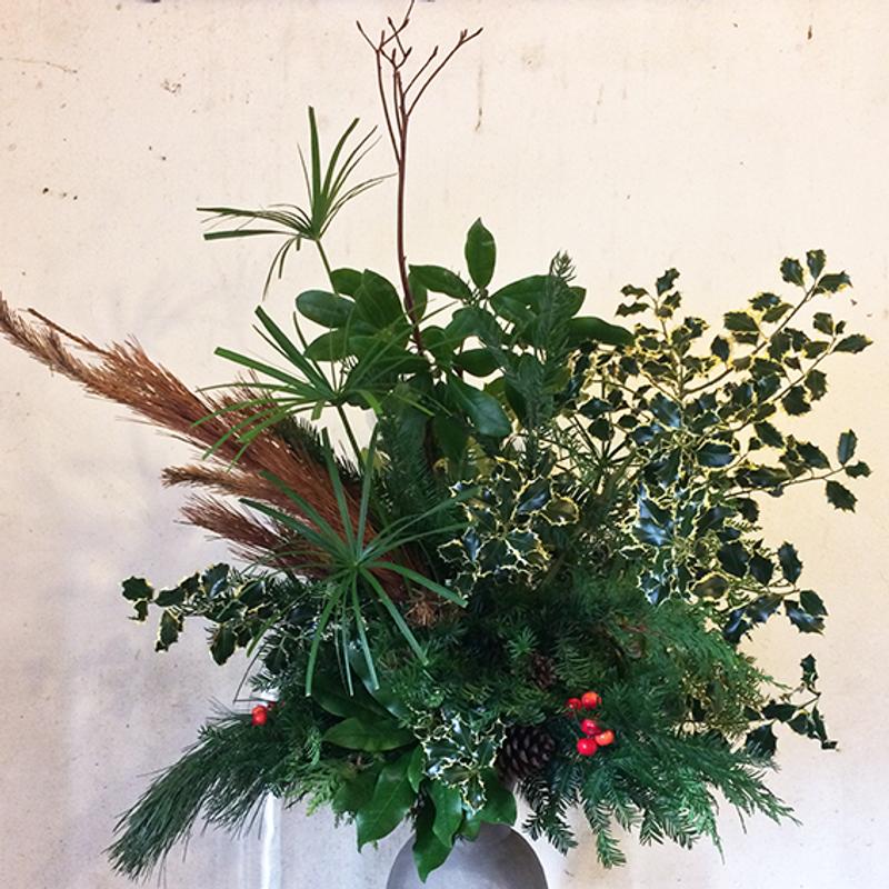Veld & vaas kerstboeketten met bijzonder conifeergroen — foto 2