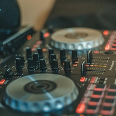 Dj-les