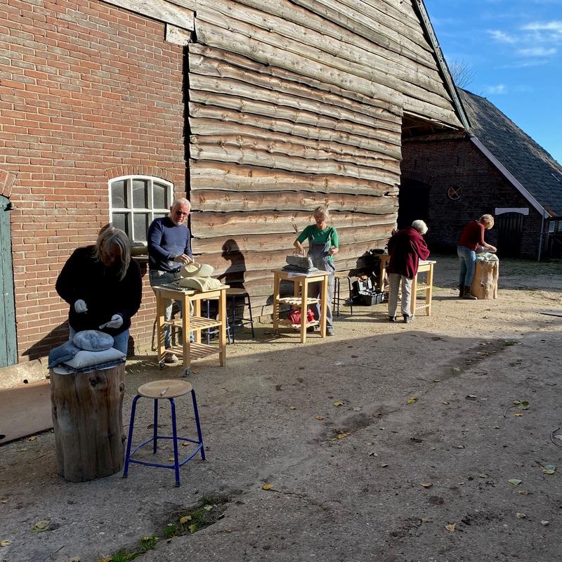 Beeldhouwen in speksteen bij monartatelier — foto 3